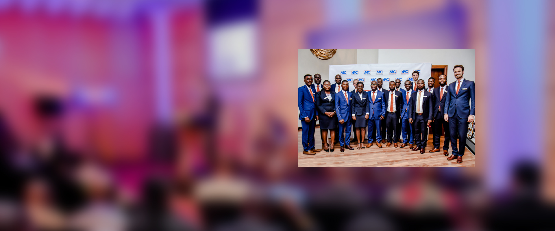Foto de grupo del equipo de liderazgo de MC con el equipo de MC Ghana en la ceremonia en Accra.