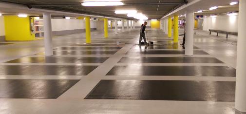 El trabajo de revestimiento del suelo en el estacionamiento de varios pisos P3 Mikado en Ámsterdam se completó en solo cinco días.